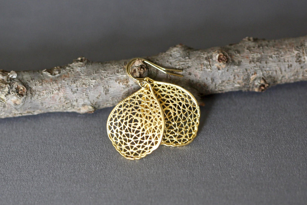 Matte Gold Vermeil Wavy Filigree Dangle Earrings