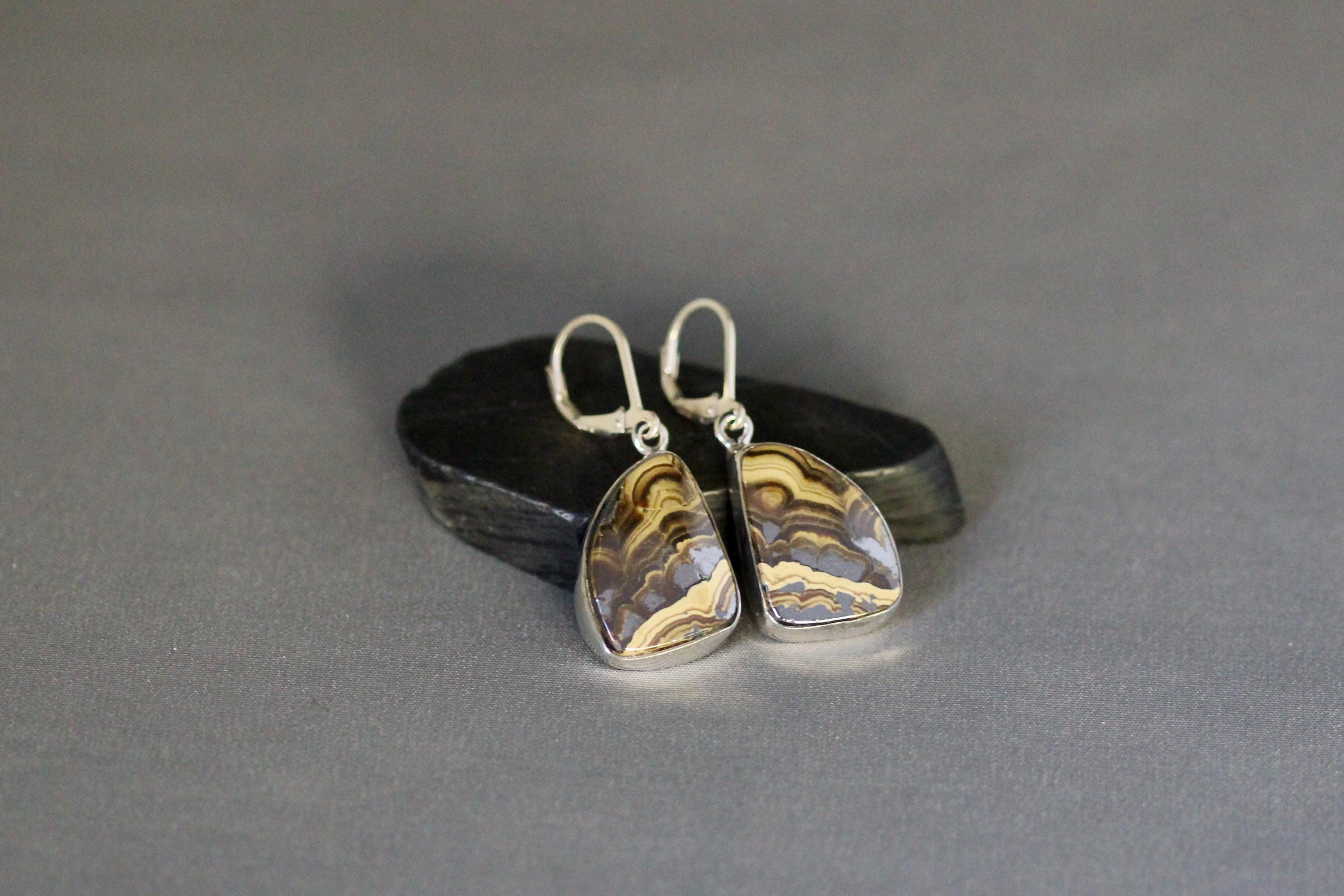 Schalenblende Cabochon Stone Earrings in Sterling Silver Bezels